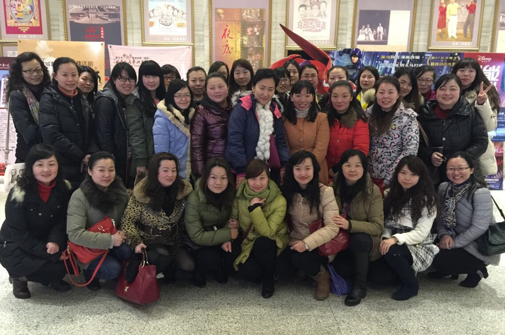 情牵女人心 暖意送祝福——湖北9游会官方网站医药三八国际妇女节活动