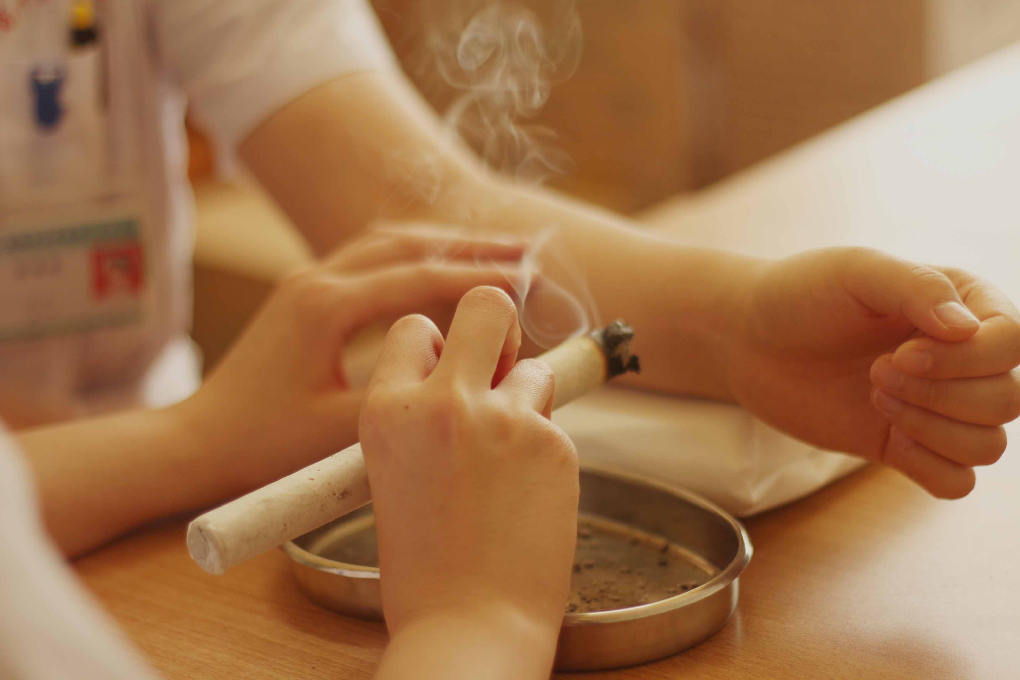 艾灸调气血扶正气！详解肚脐烧艾的操作方法