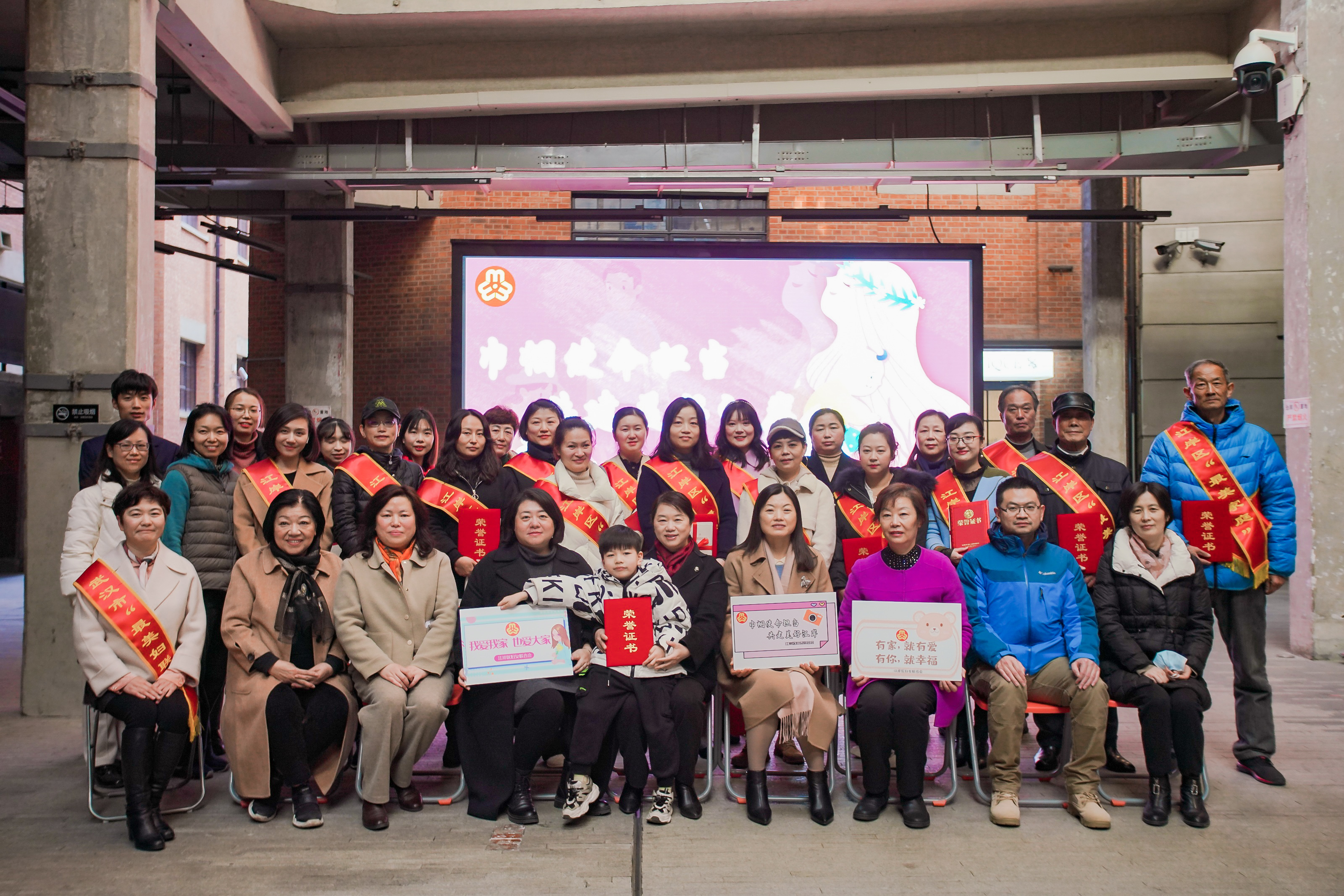 巾帼有力量 基层勇担当——9游会官方网站医药党支部书记荣获江岸区“最美妇联...