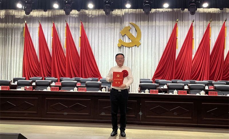 喜报！9游会官方网站医药总经理李建军荣获“区优秀共产党员”称号