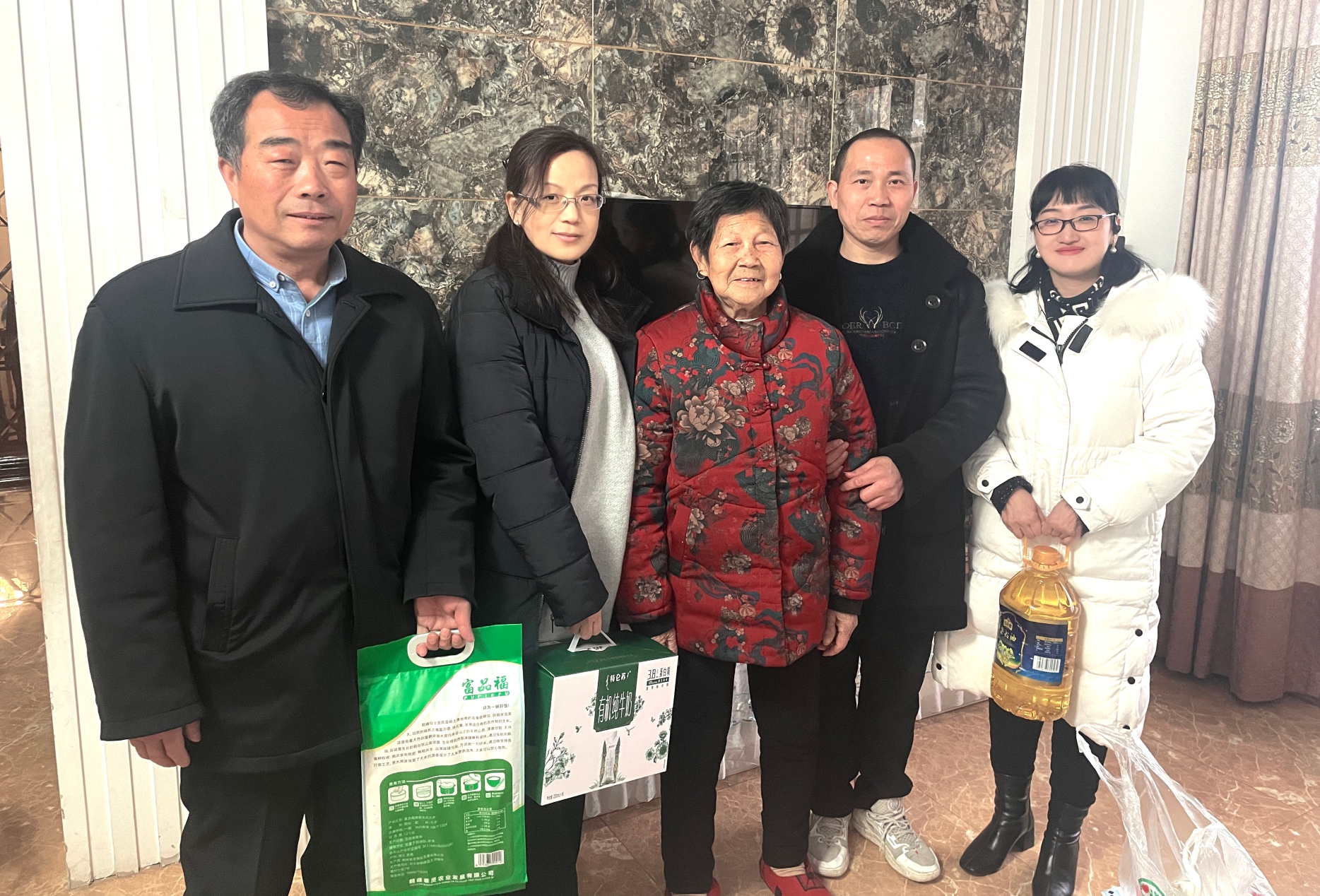 情系一线送温暖，凝心聚力鼓干劲