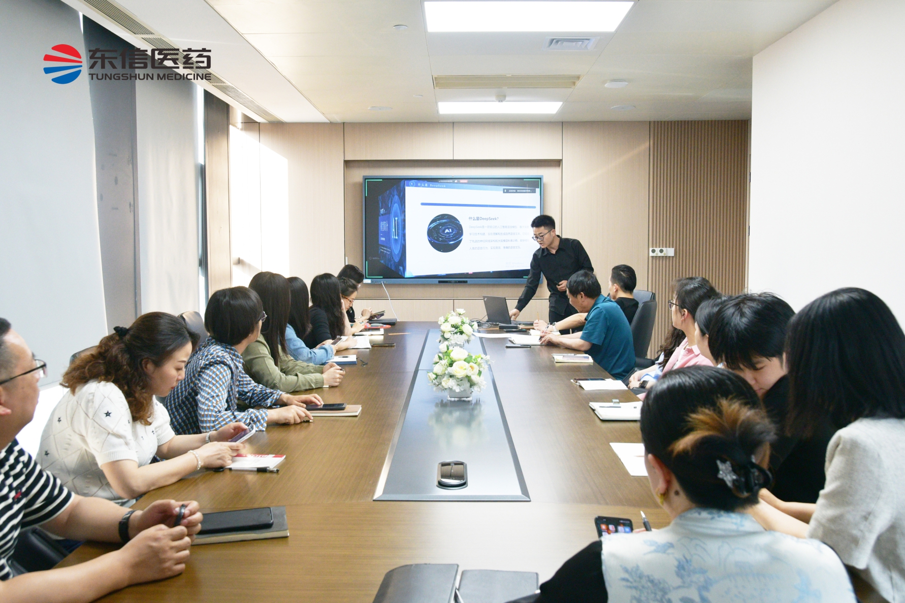 AI赋能效率提升，青年先锋在行动 | 9游会官方网站医药团支部五四青年节主...